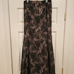 Newport News Easy Style Black/Tan Lace Skirt